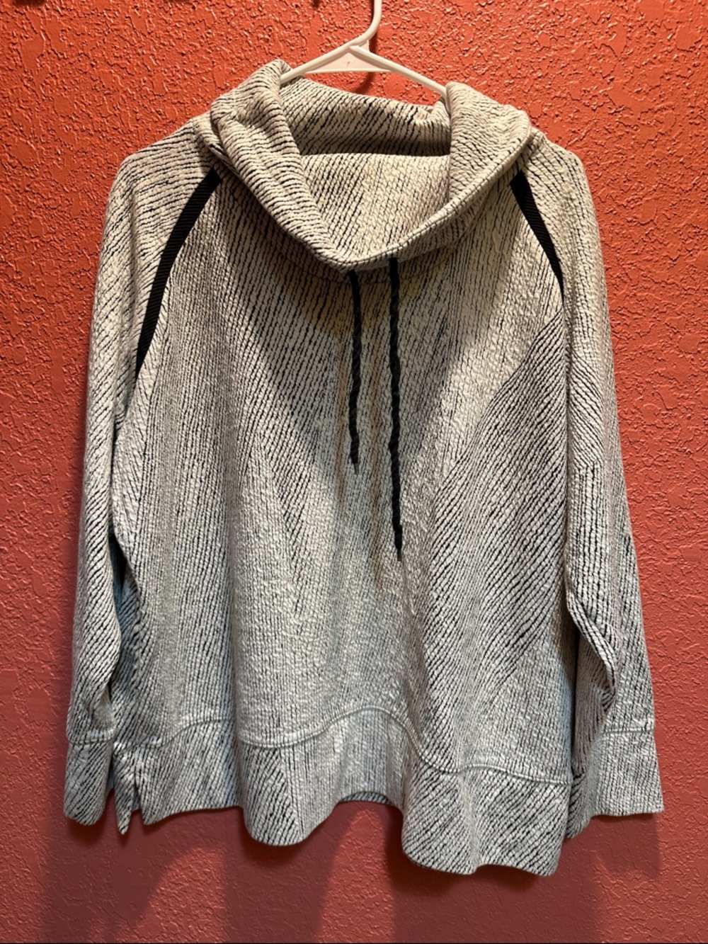Cozy Textured Off-White Hooded Women's Sweater